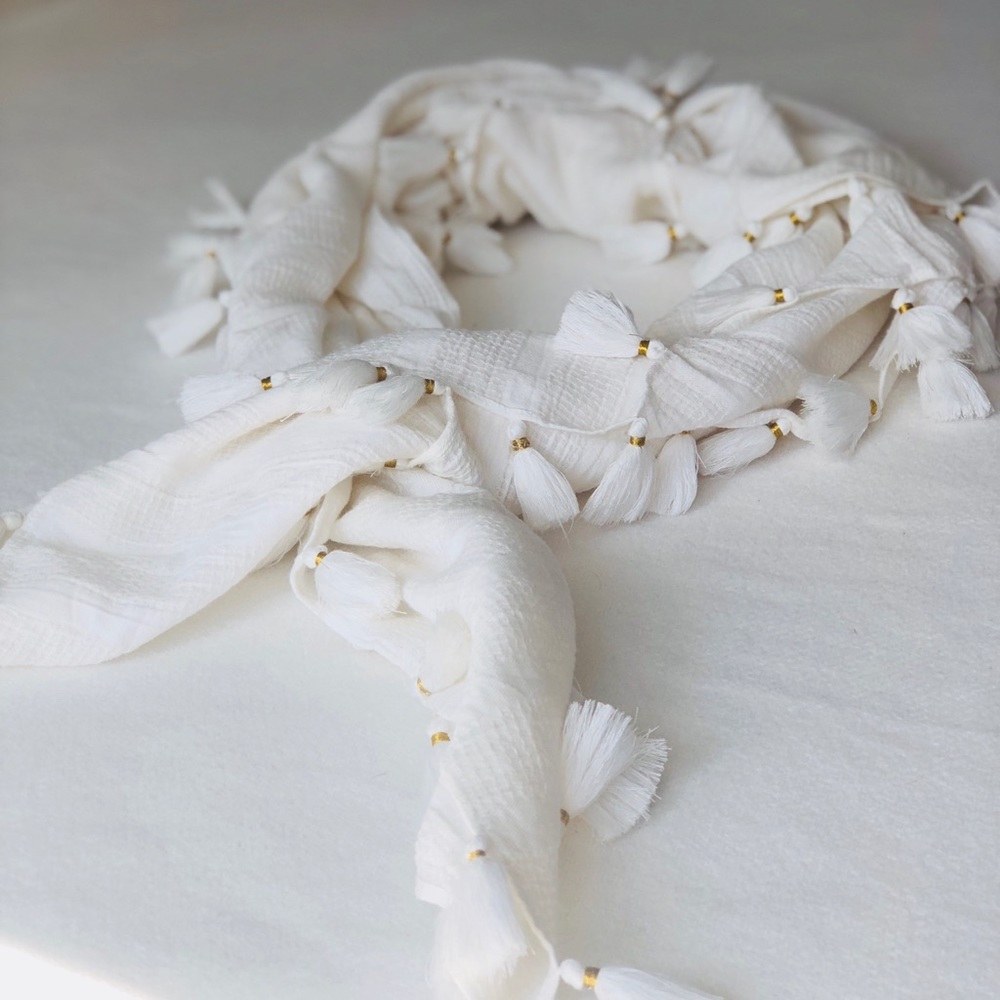 Club Monaco White Tassle Scarf
